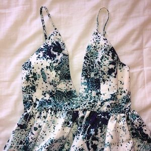 ‼️LAST CHANCE‼️ Plunging neckline peplum top